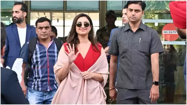 "Shaadi se pehle Parineeti Chopra aur Raghav Chadha ka Udaipur Airport par zordaar swagat hua."