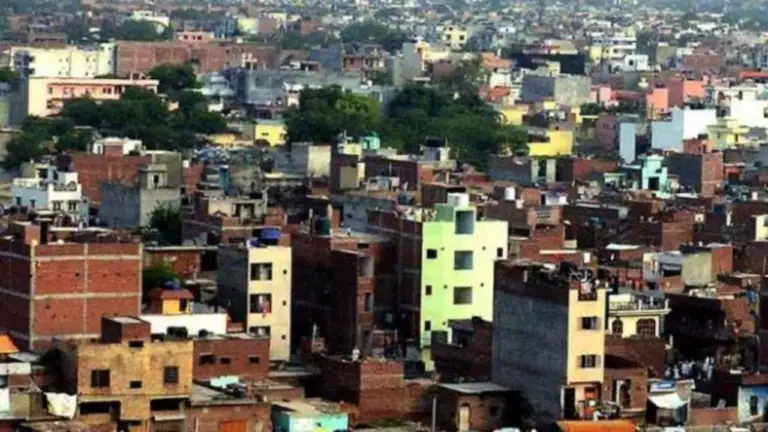 "NCR mein 5000 makaanon par bulldozer chalayenge, Delhi se lagi 5 avaidh colonies ko 5 din mein khali karne ka notice."