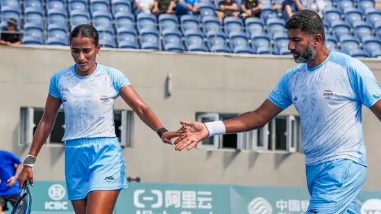 Asian Games 2023: Rohan Bopanna-Rutuja Bhosale ne Chinese Taipei ko hara kar mishrit yugal mein swarn padak jeeta.