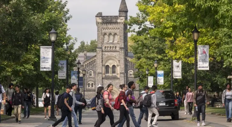 Bharat-Canada tanav: Toronto Vishwavidyalaya ne chhatron, shikshakon ko samarthan ka ashvasan diya; vivaran prapt karen.