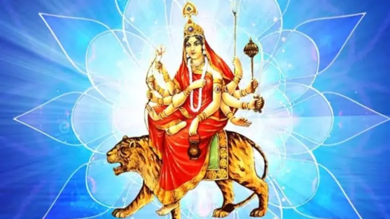 Sharadiya Navratri 2023 3 Day - Maa Chandraghanta ke rup, mahatva, pujavidhi, aur mantra ke baare mein jankari paayen.