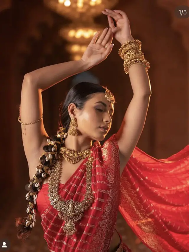 Surabhi Das ने रेड हॉट नवरात्रि साड़ी फोटोशूट में जलवा बिखेरा