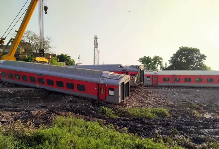 अधिकारियों ने Buxar train के पटरी से उतरने के लिए इंजीनियरिंग की गलती को जिम्मेदार ठहराया; ट्रैक बहाल