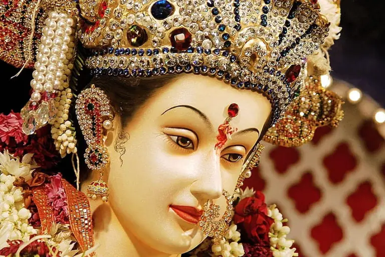 Sharadiya Navratri ke rang 2023: Din ke anusar rang aur bhakton ke liye unka mahatva.