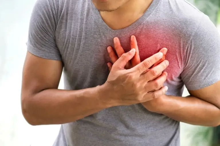 Warning Signs of a Heart Attack: दिल का दौरा पड़ने के 5 चेतावनी संकेत