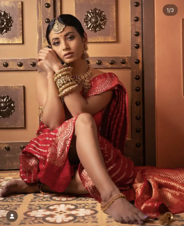 "Surabhi Das ne Red Hot Navratri Saree Photoshoot mein jalwa bikhera."