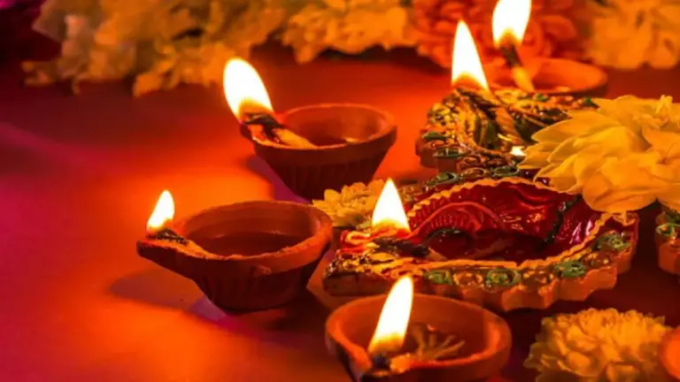 Diwali 2023: Place these items under the lamp on Diwali for a shower of fortune!