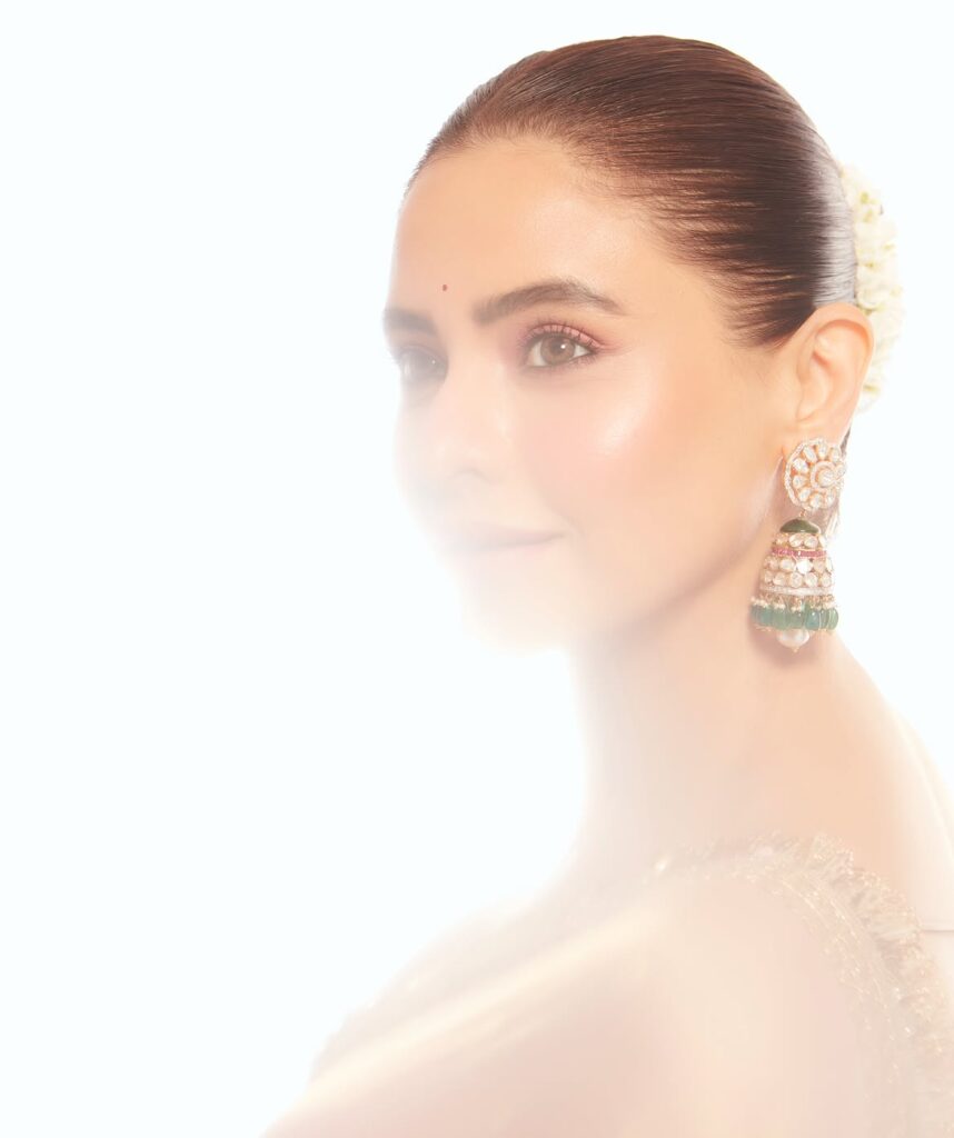 Aamna Sharif Peach Saree Look
